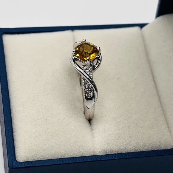 1.25 CT Natural Golden Citrine and White Sapphire Silver Ring - Picture 5 of 8